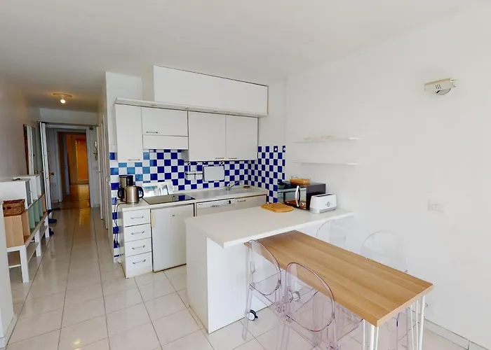 Grand 2p A Avec Terrasse Proche Plages - Fr-1-196-327 *