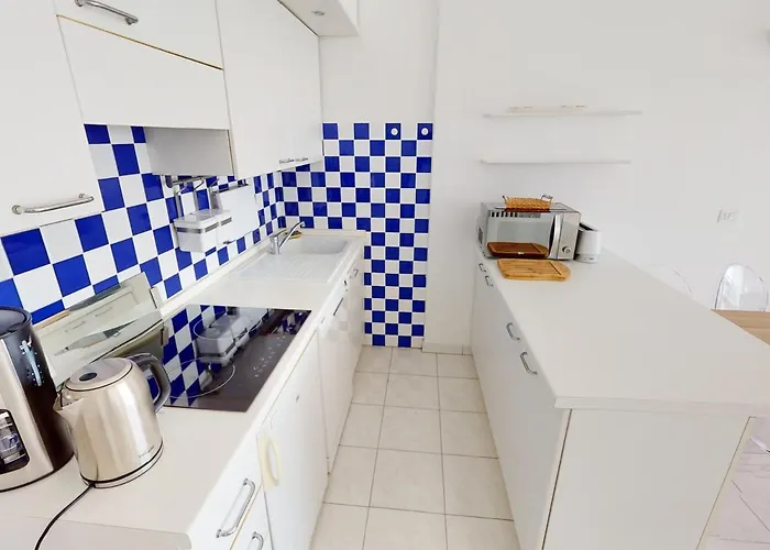 Apartamento Spacieux Avec Terrasse Face à Menton, Proche Plages Et Centre-ville - Fr-1-196-327 *